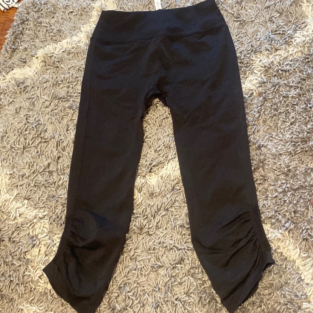 Lululemon Black cropped leggings 6